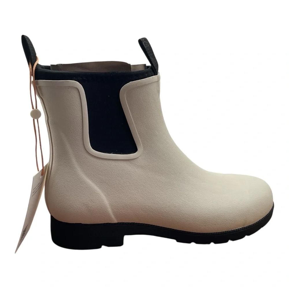 Quince Women's Ivory‎ and Black Winter Boots size 7